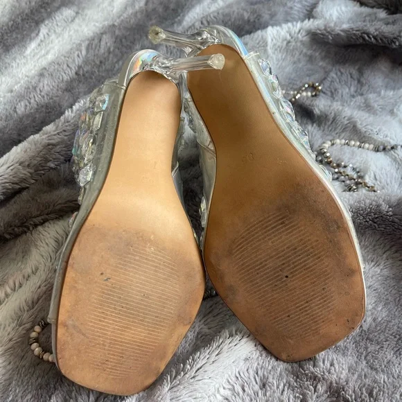 Elegant Silver and Rhinestone Stiletto Heels - Picture 8 of 9